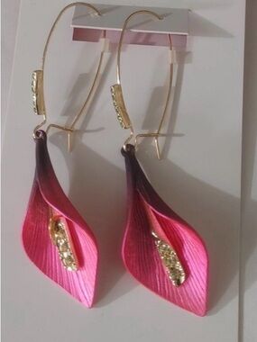 NWT BETSEY JOHNSON CALLA LILY DROP EARRINGS IN PINK